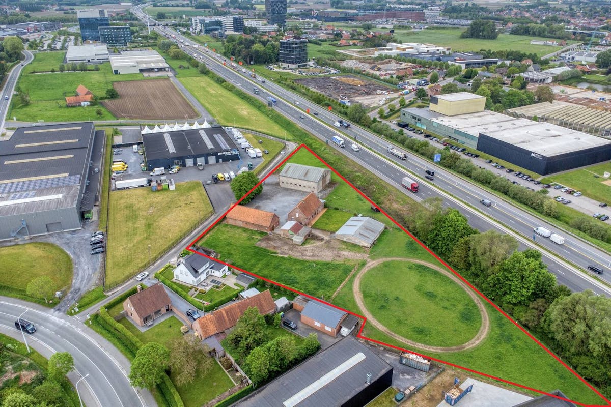 Industriegrond langs de autostrade E403 te Izegem - foto 5
