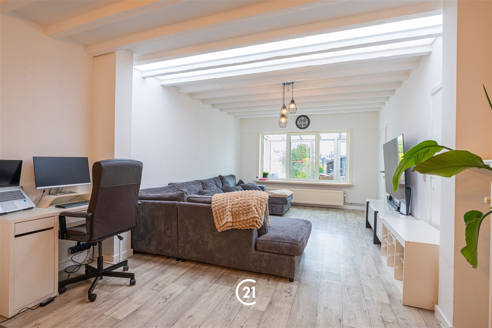 Spacious family home with garden on near downtown Zottegem! - photo 4