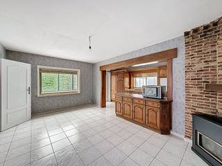 Deze robuuste, maar tegelijk gezellige woning is gelegen in het charmante Geraardsbergen en biedt een aangename combinatie van ruimte...