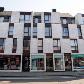 TOP ONDERHOUDEN DAKAPPARTEMENT IN HARTJE SCHILDE MET RUIM ZONNIG TERRAS!Achter de strakke witte gevel van deze recente stijlvolle residentie bevindt...