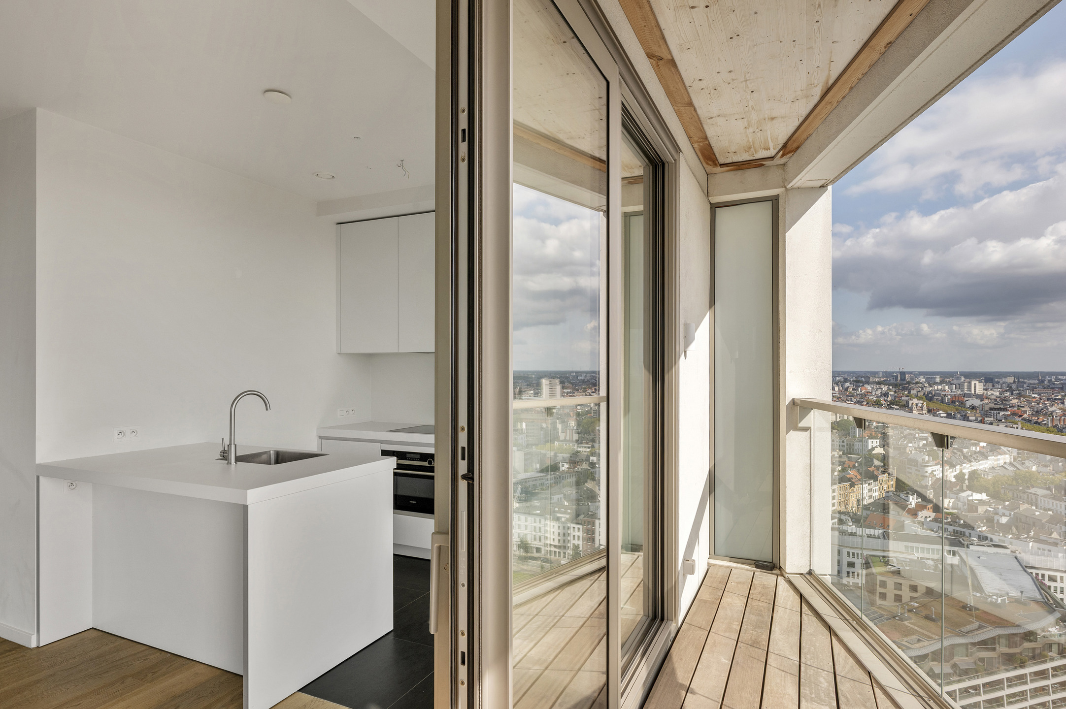 Uitzonderlijk hoekappartement op de 23ste verdieping met zicht over de skyline van Antwerpen. - foto 5