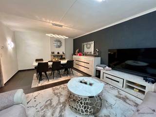 Ontdek dit energiezuinige & stijlvolle appartement in het hart van Hamme! Met een bewoonbare oppervlakte van 71m² biedt deze woning een ideale...