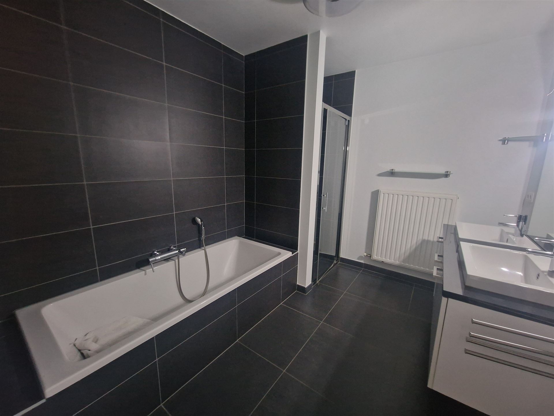 Ruim 2-Slaapkamer Appartement met 2 terrassen - foto 5