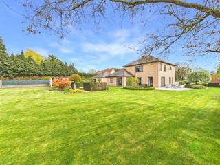 In het centraal gelegen Linkhout vinden we deze villa terug op een ruim perceel van 19a 39ca.Om de hoek vinden we het Schulensmeer met diverse...
