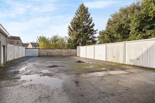 Enclosed garage box for sale, located on Walle.Equipped with tilt gate with lock.Width 2,7 mDepth 5,4 mCall for more info or a visit...