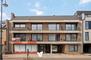 Volledig gerenoveerd appartement (65m²) met 1 slaapkamer, autostaanplaats en garagebox te Heusden-Zolder. Belangrijkste troeven:- Goede verbinding op...