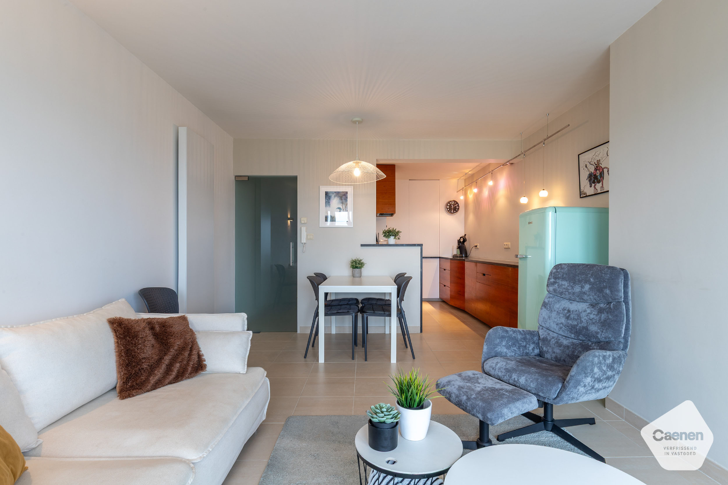 Modern tweeslaapkamerappartement met frontaal zeezicht - foto 4