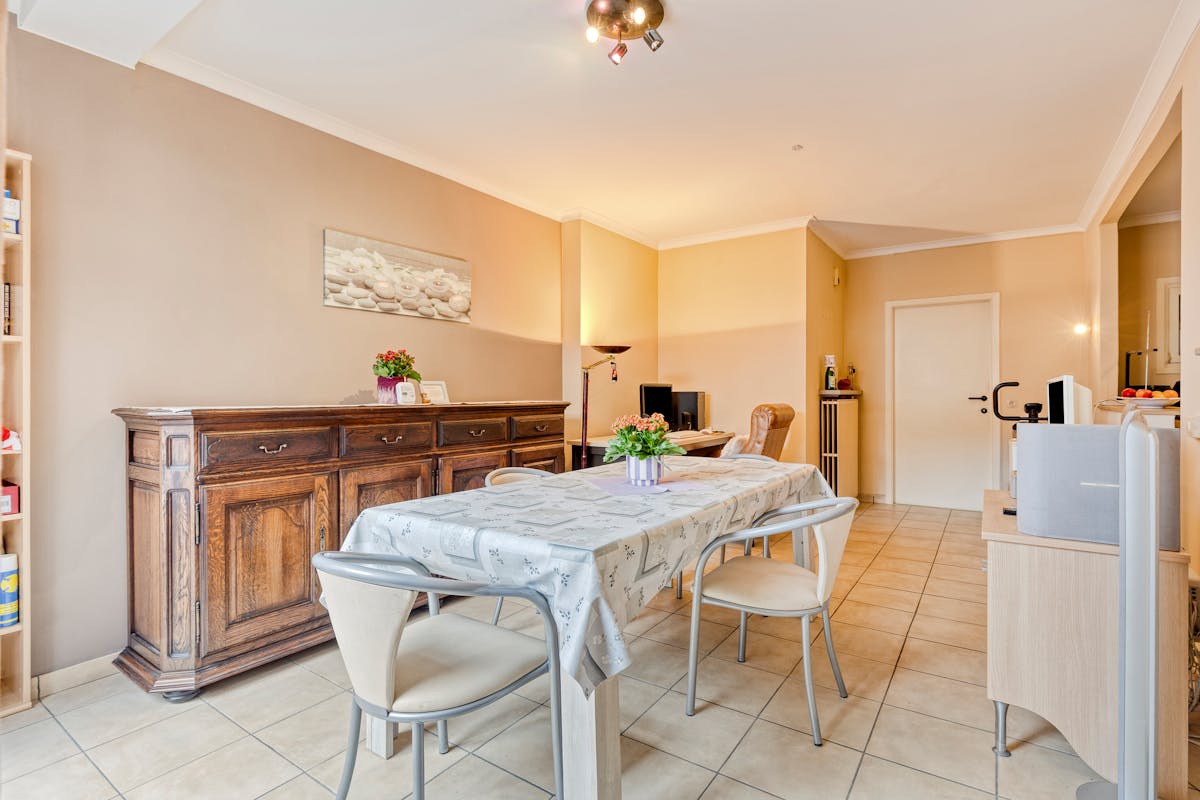 Lichtrijk en ruim appartement met terras te koop in Roeselare - foto 4