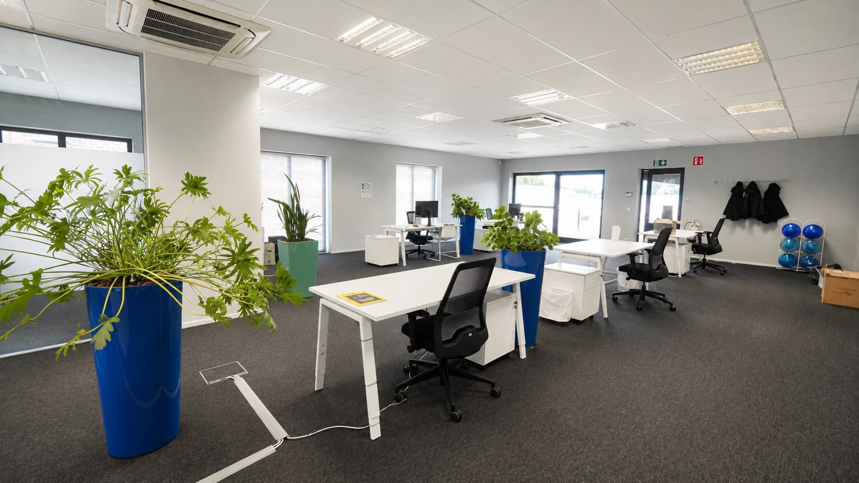 Ruime en professioneel uitgeruste kantoorruimte - foto 3