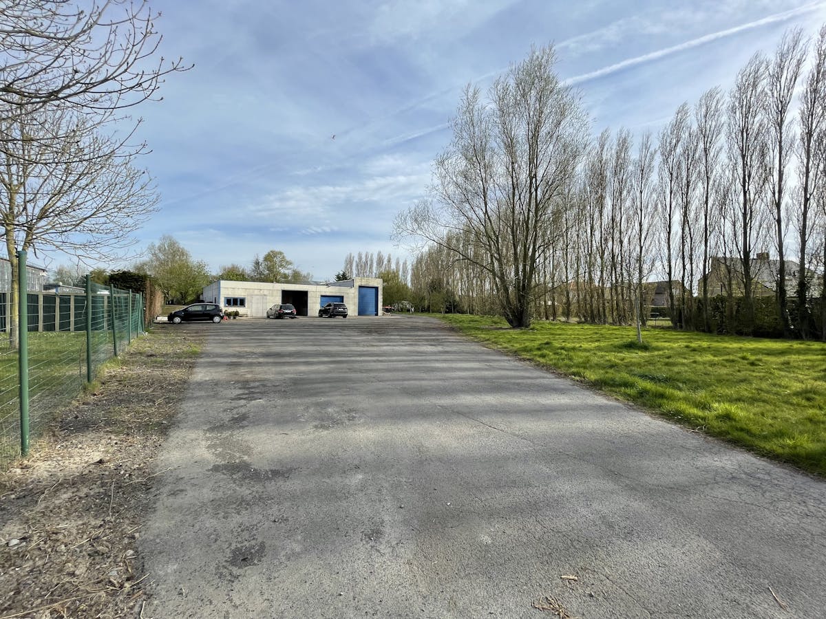 Industrial land (6,649 m²) with building permit for 2,936 m². - photo 3