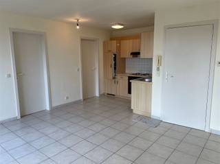 Appartement à louer à distance de marche du marché d'Audenarde.Cet appartement situé au 1er étage bénéficie d'un séjour avec kitchenette, 1 chambre,...