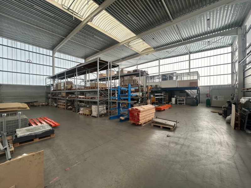 Recent magazijn van 1.062 m² met 2 sectionaalpoorten op toplocatie in Oostakker - foto 5