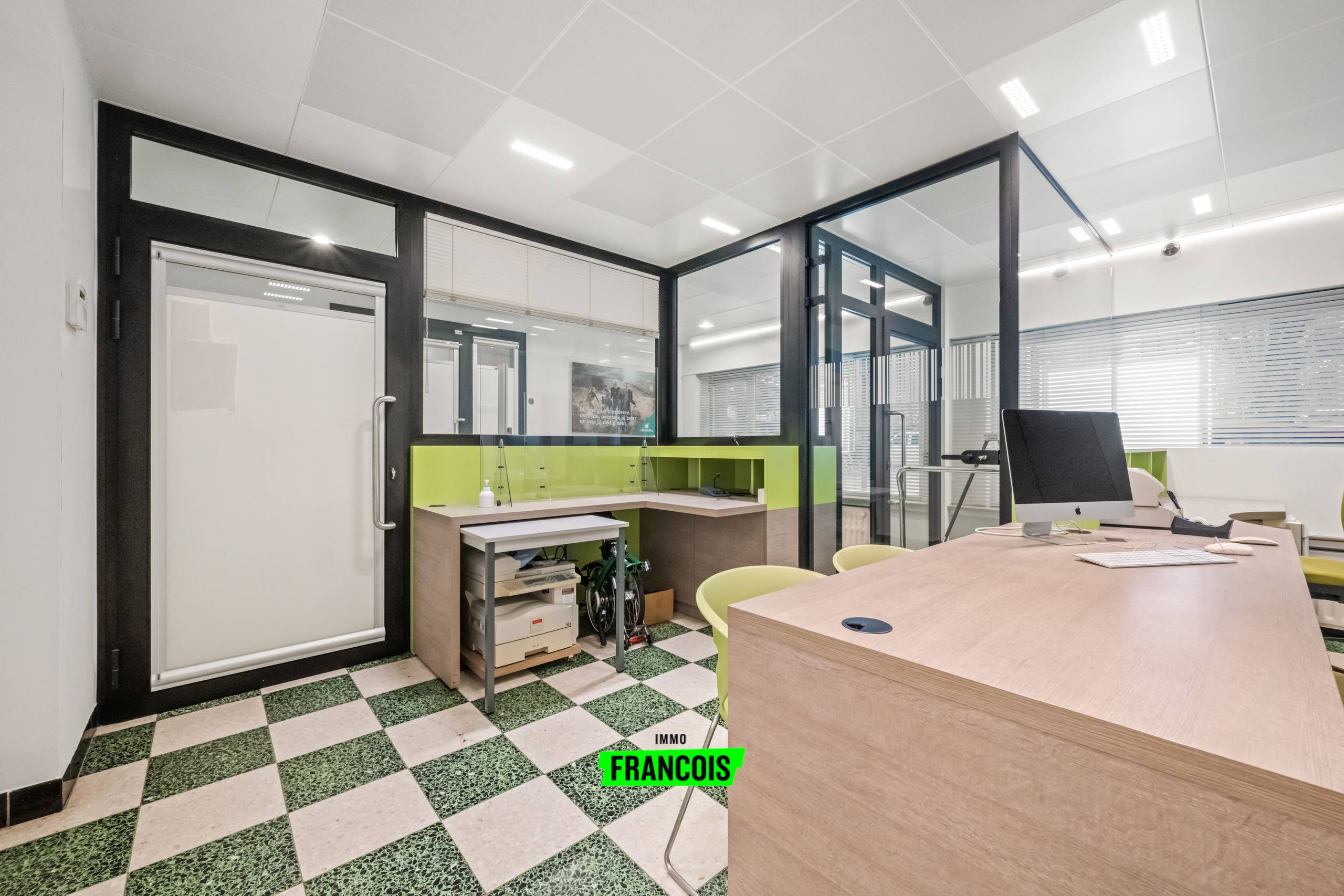 Handelsruimte op toplocatie nabij centrum Oostende. - foto 2