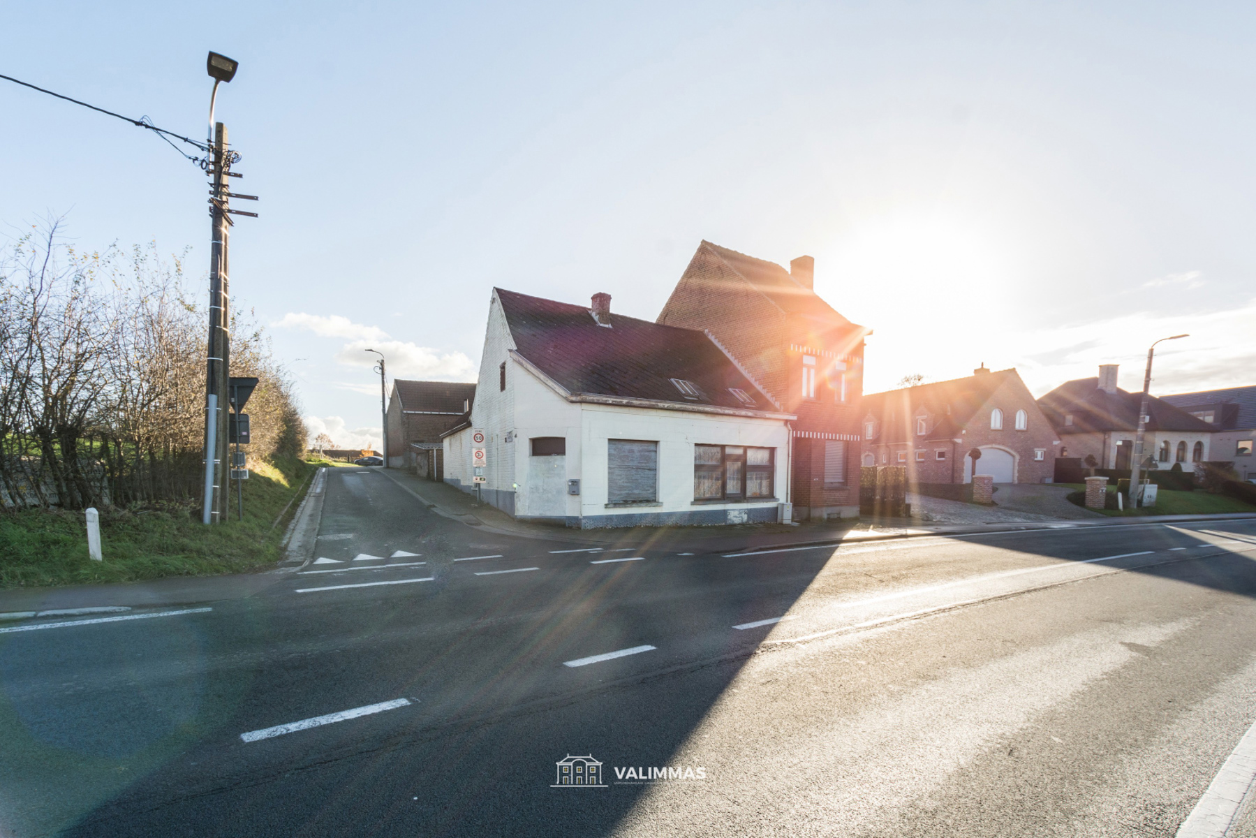 Te renoveren hoekwoning met koer en garage... - foto 3