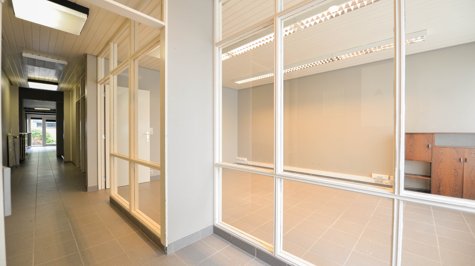 Te huur commercieel gelegen kantoorruimte (300m²) te Oudenaarde - foto 2