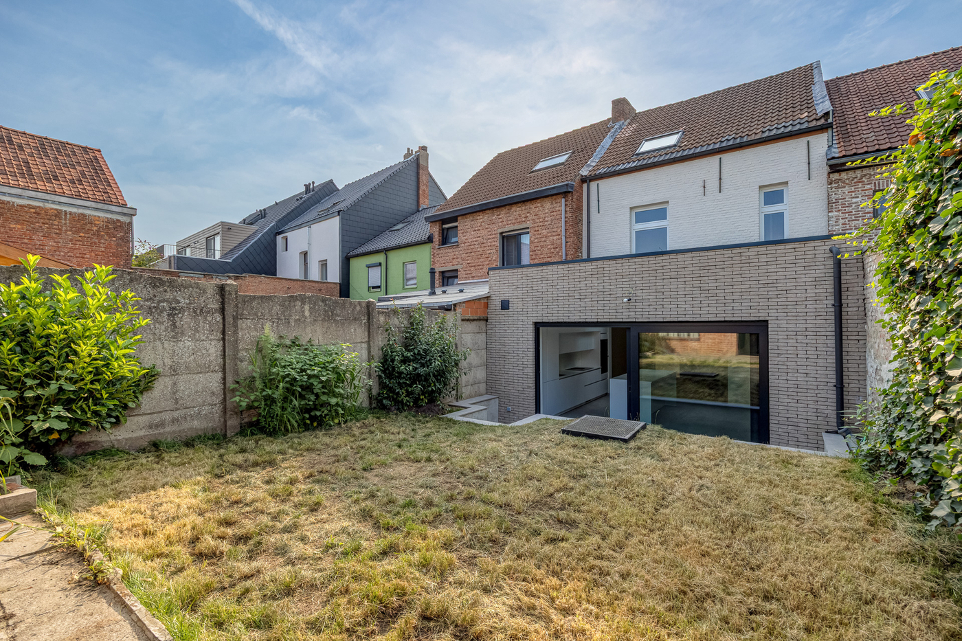 Volledig gerenoveerde woning met 3 slaapkamers en tuin - foto 4