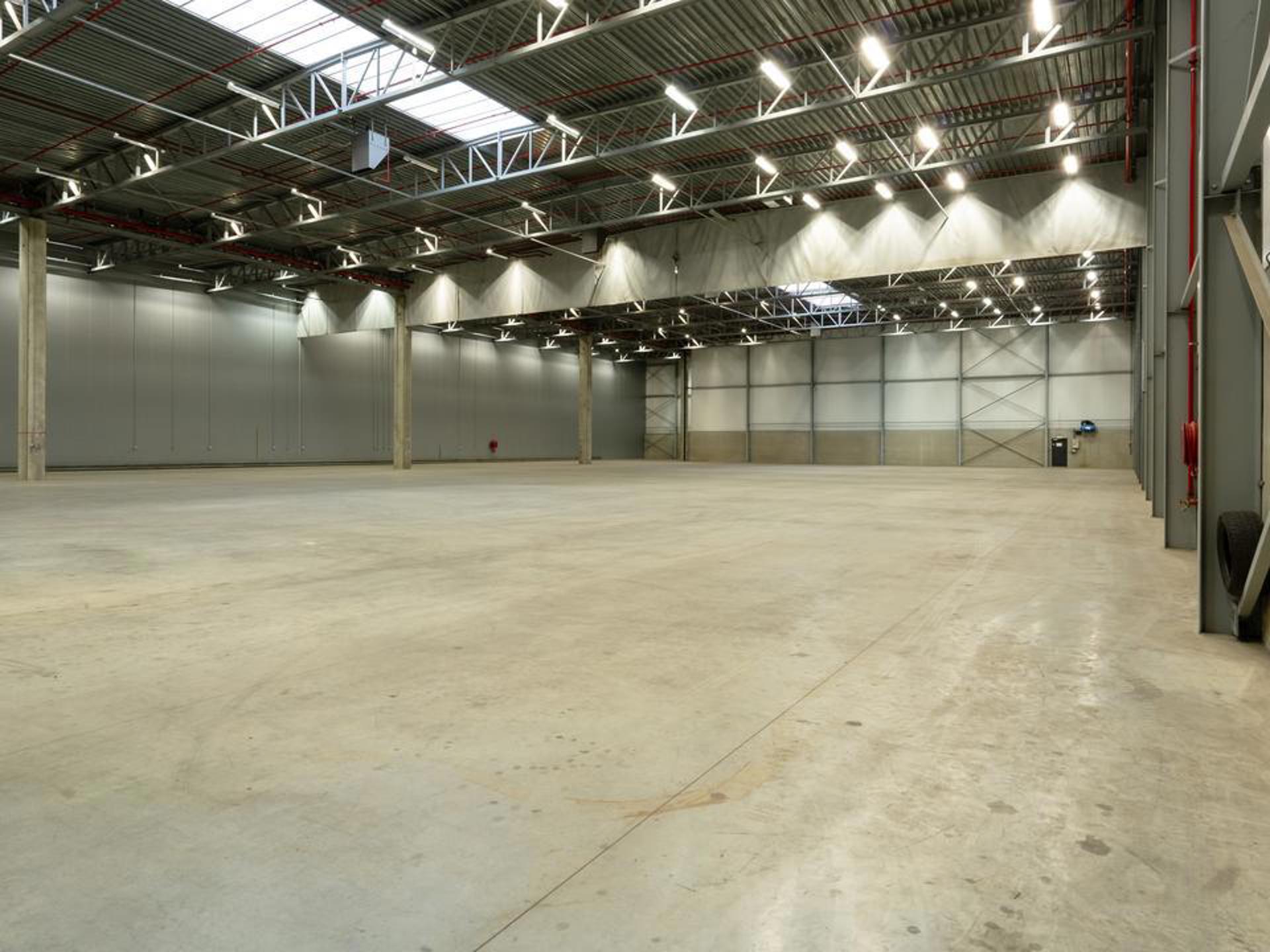 Commercial for rent in Nivelles - photo 2