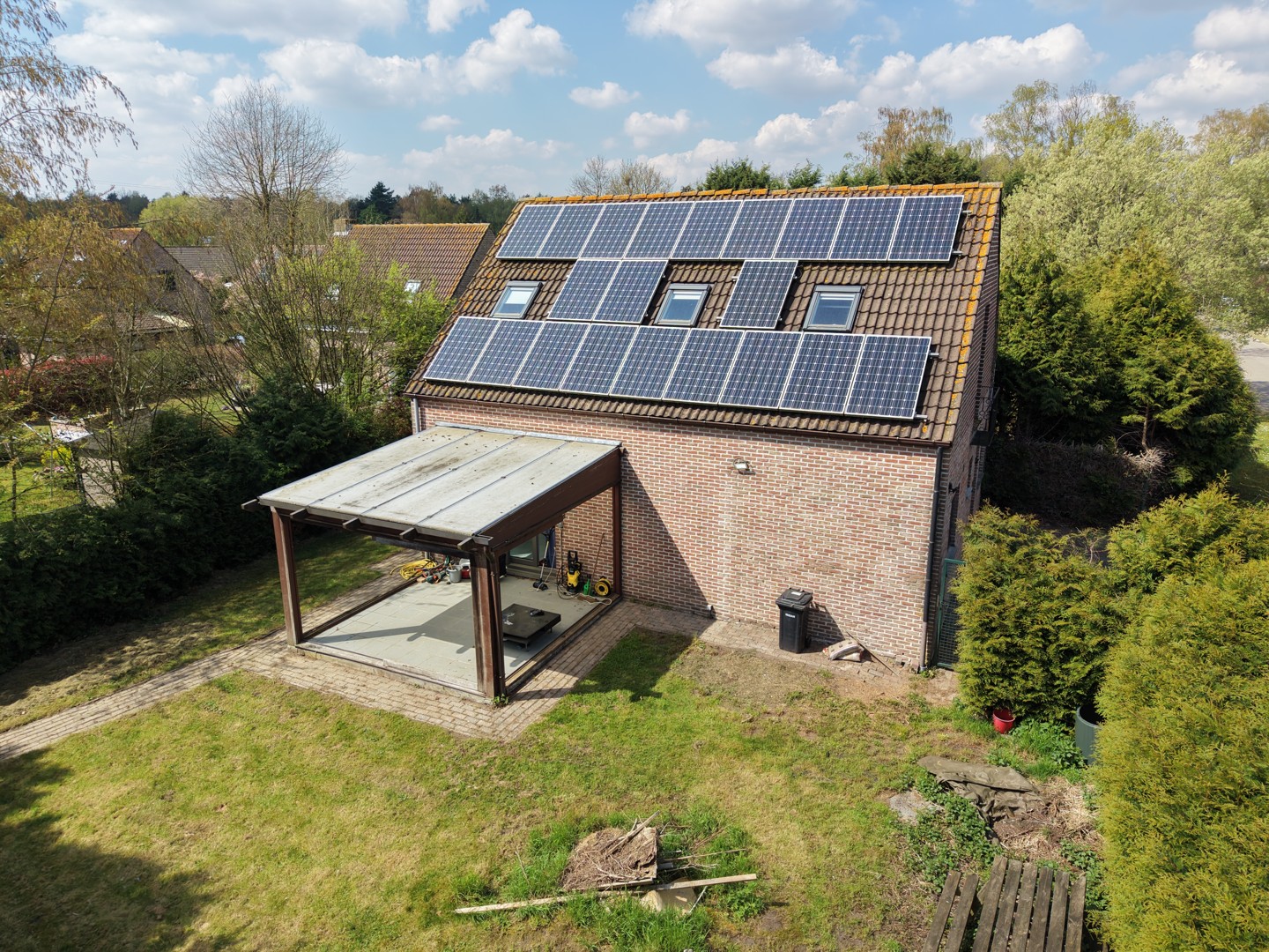 Op te frissen woning met veel potentieel - foto 3