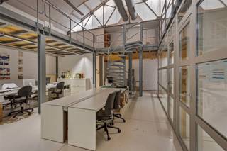 This office space is strategically located in the centre of Kortenberg. The layout is as follows: At the front, there are 2 offices, 1 on each side...