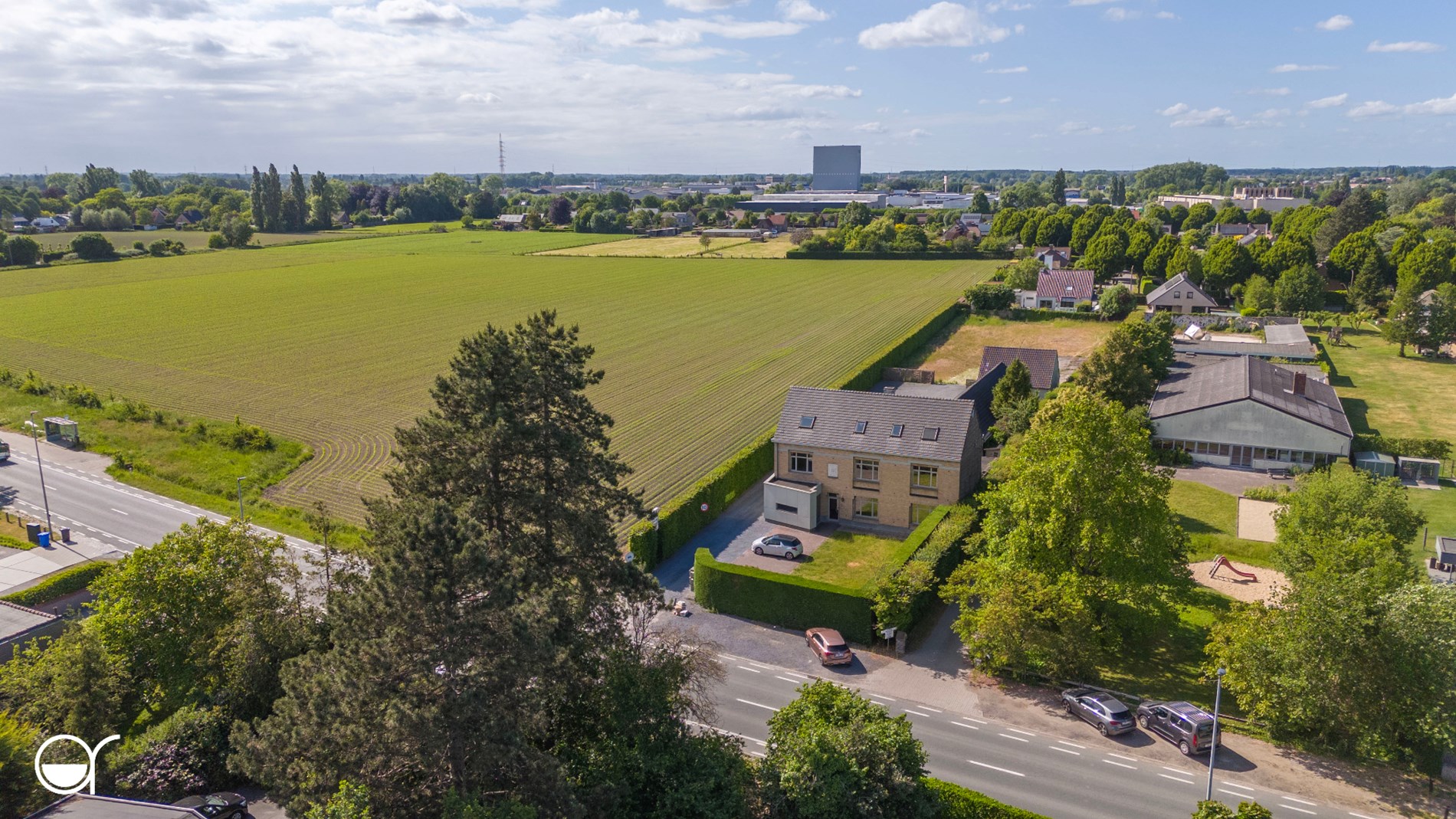 Meergezinswoning met 2 appartementen en kantoorruimte - foto 1
