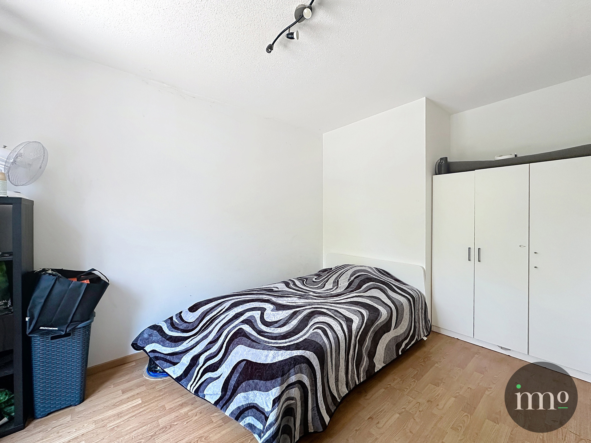 Ruim appartement met terras en 4 slaapkamers en staanplaats in Ukkel! - foto 5