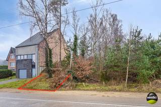 Deze bouwgrond voor een halfopen bebouwing bevindt zich aan de Oostereindestraat in Lummen, op een strategische locatie met vlotte verbindingen...