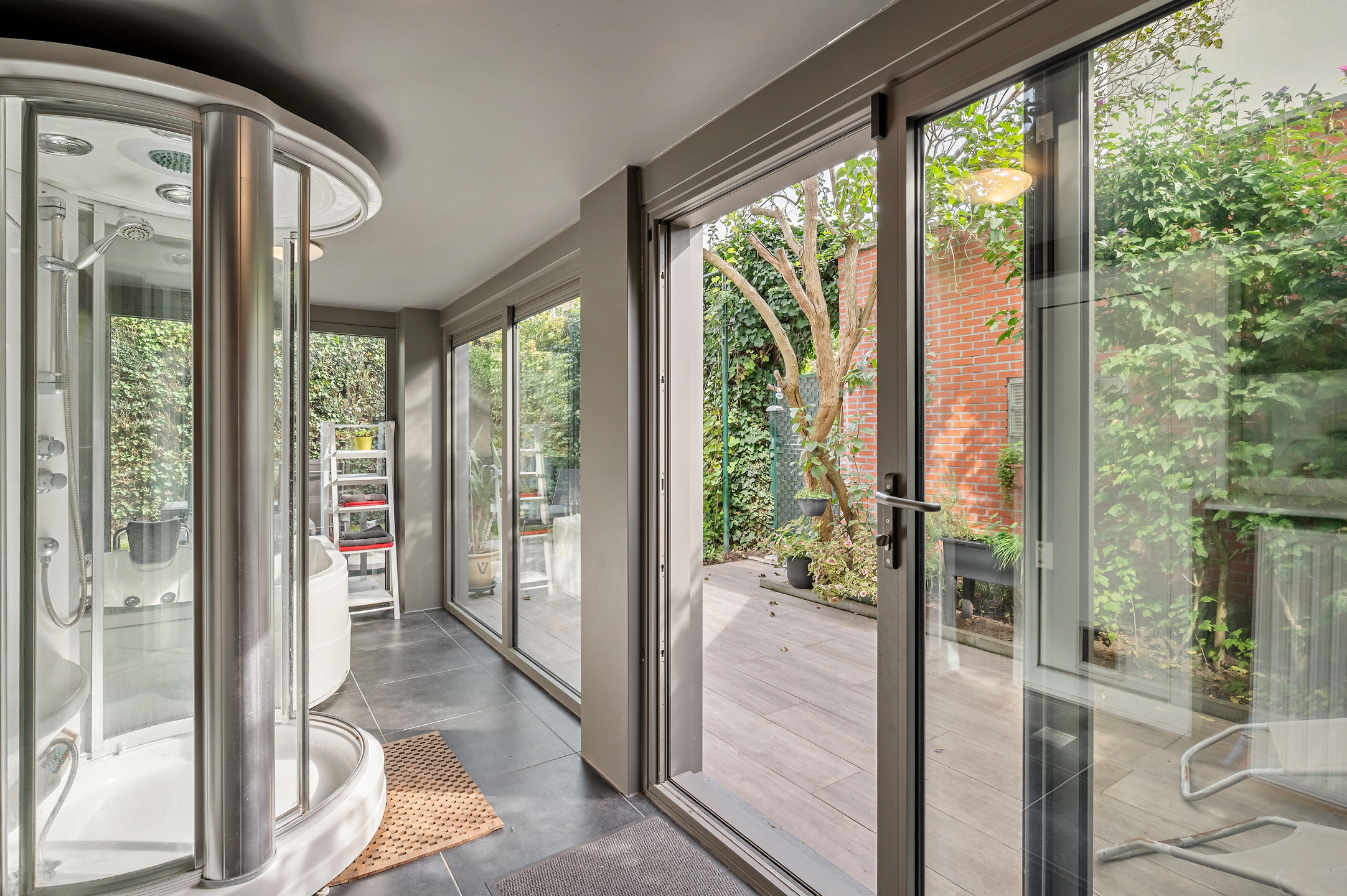 Halfopen bel-etage met 3 slaapkamers, tuin en garage! - foto 5