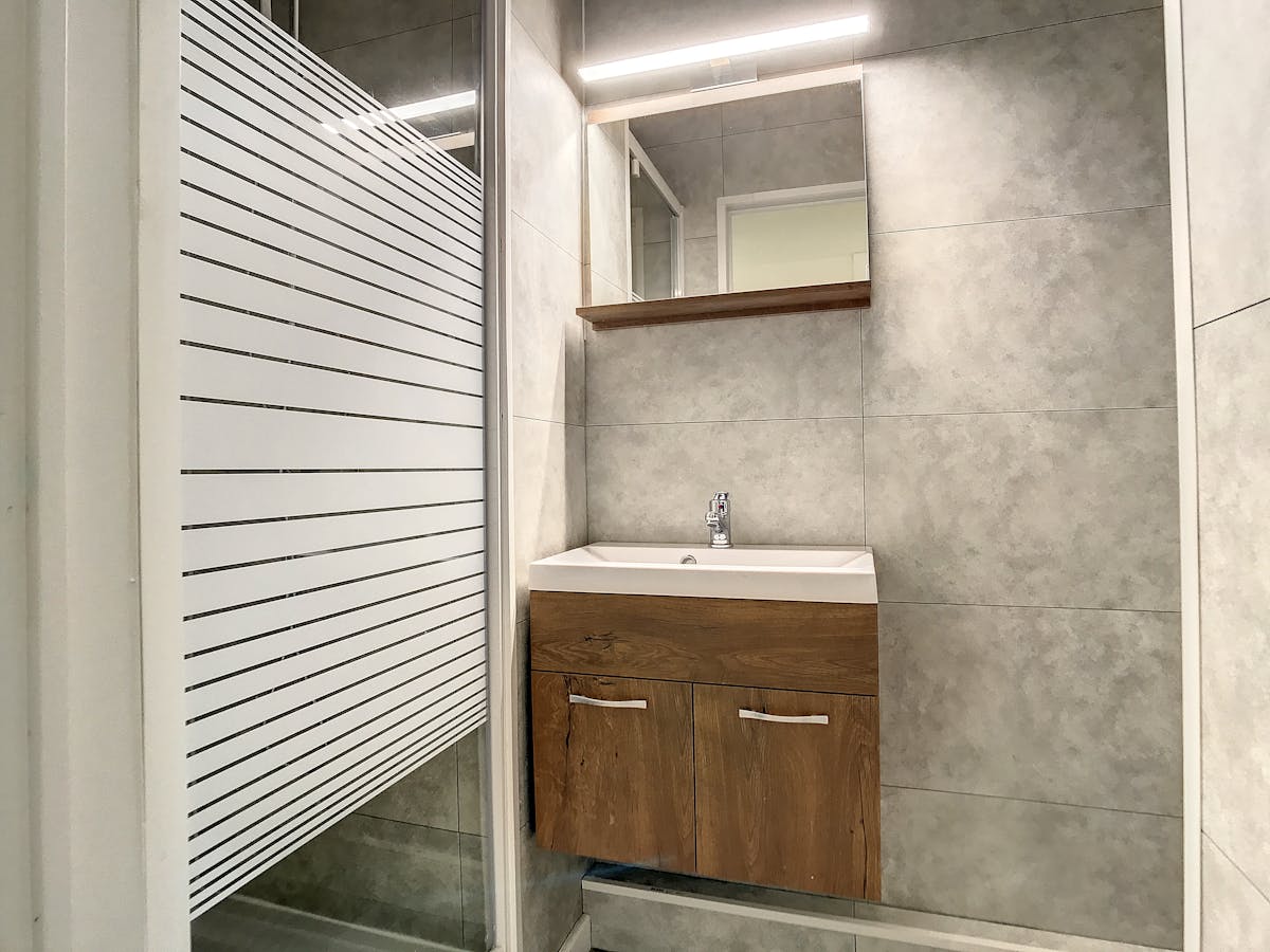 Studio rénové à louer dans le centre de Koksijde - photo 5