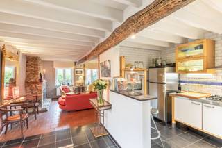 Deze charmante woning is gelegen in een rustige, doodlopende straat in Oud-Heverlee, midden in het groen en vlakbij het bos, natuurgebied (De...