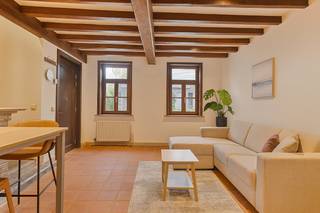 Tussen het weelderige groen van Kluisbergen bevindt zich deze gezellige woning, een charmant toevluchtsoord voor wie houdt van authenticiteit...