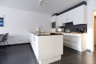 Op zoek naar een ruim gelijkvloers appartement met terras en tuin? Dit prachtiged appartement heeft het! Het appartement is centraal gelegen,...