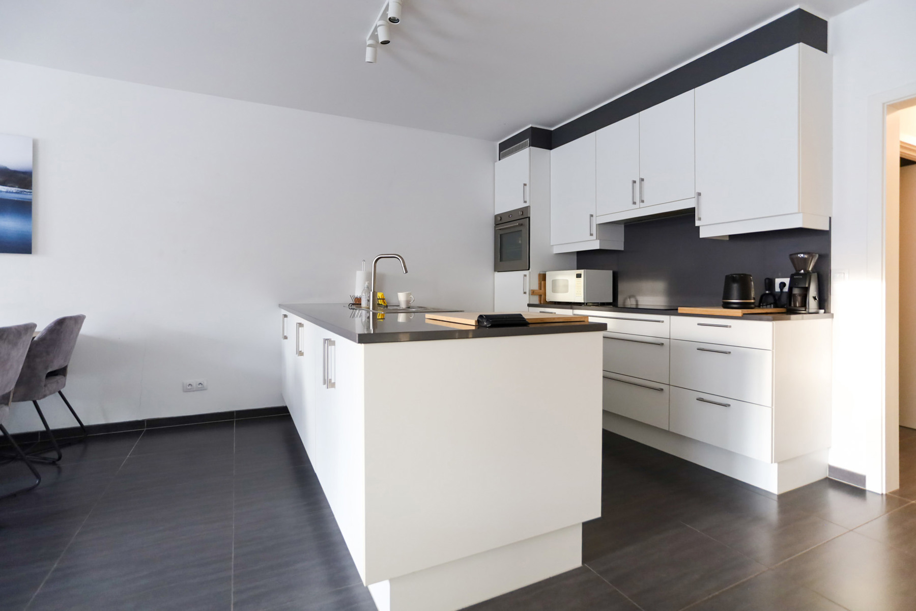 Knap gelijkvloers app met 2 slpks en leuke tuin - foto 3