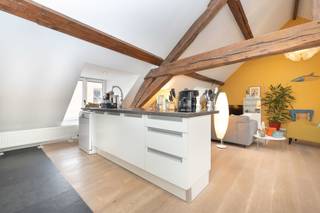 BRUSSEL, in het hart van de Clos des Chartreux, op een steenworp afstand van de Jardin aux Fleurs, presenteren wij dit prachtige, lichte...