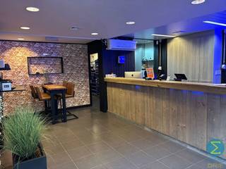 <strong>Commerciële winkelruimte/kantoorruimte 160 m² in het centrum van Arendonk met parking.</strong><br /><br />Vastgoedinformatie in aanvraag.