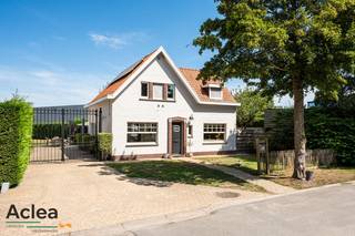 Smaakvol gerenoveerde woning die comfort combineert met een praktische indeling!De lichtrijke woning is gelegen vlakbij het centrum van Maldegem en...