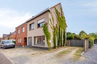 strong>Ruime halfopen bebouwing met tuin, zonnepanelen en warmtepomp in het rustige Koersel-Stal.In het charmante Koersel-Stal vinden we...