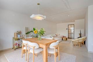 This new-build home (2025) is centrally located in the heart of Zingem (Kruisem), within walking distance of many facilities (schools, shops, bakery, butcher shop, public transport,...). <br />The house is stylishly decorated and has 3 bedrooms (with the possibility of a 4th room). <br />Furthermore, this house is very energy efficient with an EPC A and you enjoy a lot of comfort: indoor garage, floor heating and solar panels. An advantage is the large garden with a terrace!<br /><br />(!) sale under registration fees. No VAT applies. <br /><br />LAYOUT OF THE HOUSE:<br />Ground floor:<br />* entrance hall with guest toilet<br />* bright living space<br />* open kitchen with island<br />* indoor garage with laundry <br />* spacious garden with terrace<br /><br />First floor: <br />* bedroom 1<br />* bedroom 2<br />* bedroom 3<br />* bathroom with walk-in shower and bath<br />* separate toilet <br /><br />Second floor: <br />* access via a fixed staircase<br />* to be further set up<br />* possibility of extra rooms<br /><br />GENERAL INFORMATION:<br />* EPC A (BEN home)<br />* sales under registration fees (no VAT)<br />* floor heating (natural gas)<br />* solar panels available<br />* electricity is compliant<br />* city water<br />* rainwater 10,000 l <br />* ventilation available<br />* shutters available <br /><br />The property is offered through the Pre-sale formula. On 27/08/2026 between 17:00 and 18:30, you can come visit the house by appointment and make an offer. The listed price is a starting price. For further information, please contact the property agent.<br /><br />Register of measures: no