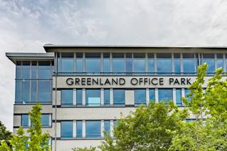 Quiet and light offices in a green environment near the Ring Road of Brussels between the E40 and the A12. The new tram line and several bus...