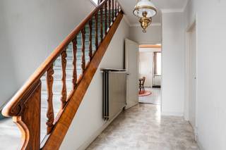 Op een rustige locatie in Gierle, wacht een woning met meer potentieel dan op het eerste zicht lijkt. Deze halfopen bebouwing op 653m², is gelegen...