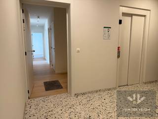 Dit appartement is onmiddellijk beschikbaar!Vaste kosten: € 170,00 per maand Provisie verwarming: € 80,00 per maandOndergrondse parkeerplaats:...