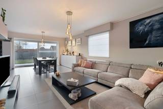 Deze verzorgde alleenstaande woning, gebouwd in 2012, bevindt zich op een perceel van 695 m² en beschikt over een bewoonbare oppervlakte van...