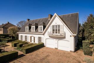 Villa exclusive avec installations équestresDécouvrez cette villa exceptionnelle, située sur un magnifique terrain de 1.790m² avec pas moins de...