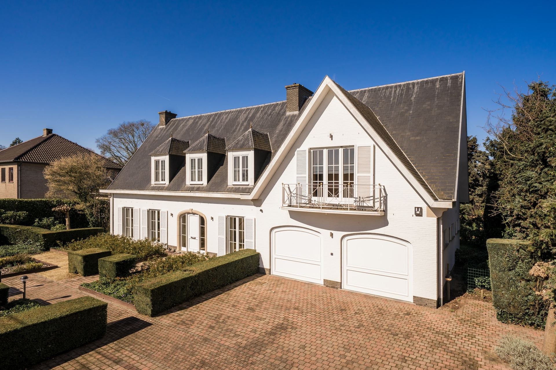 Exclusive villa with equestrian facilities - photo 1