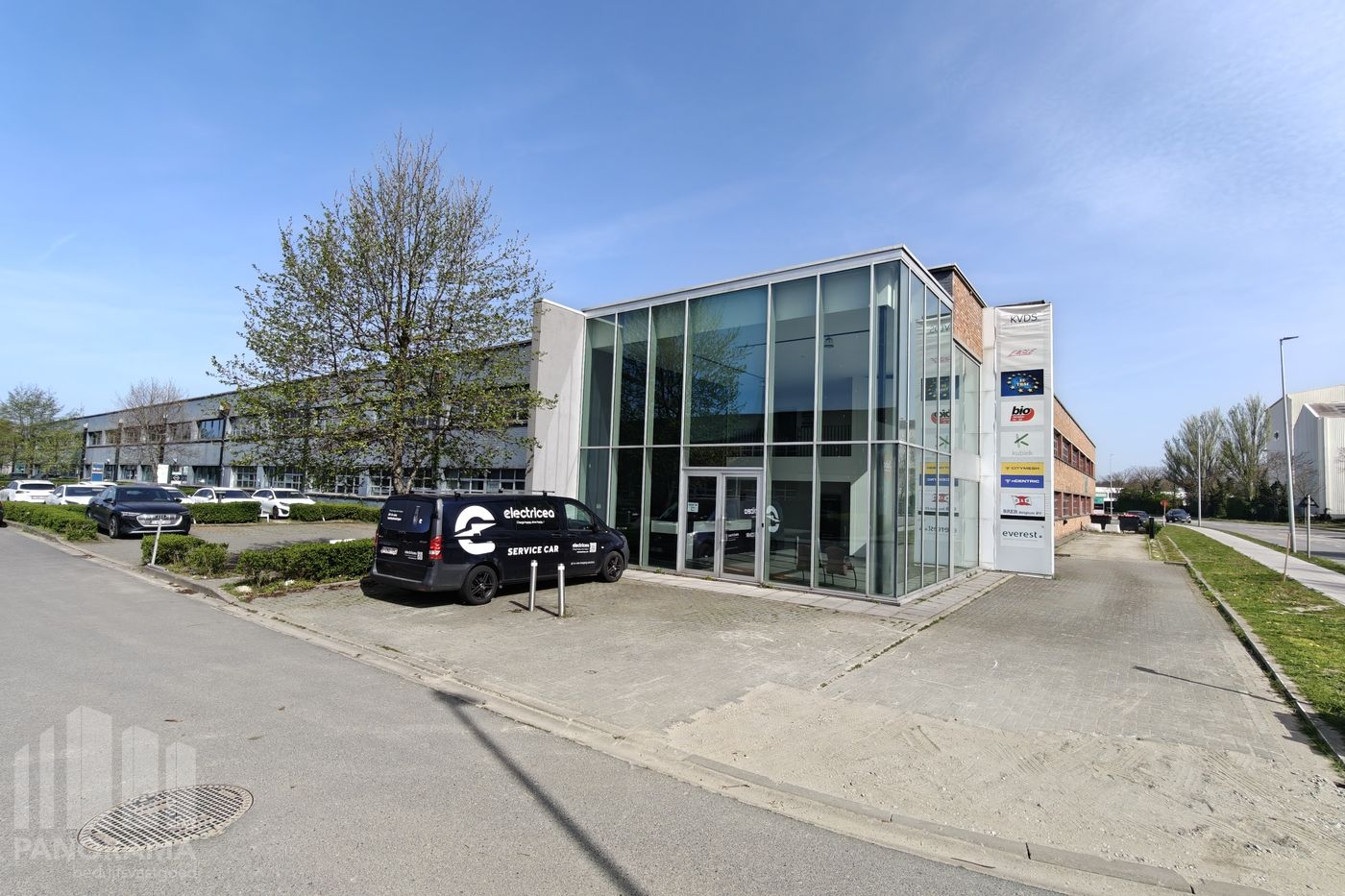 BEDRIJFSGEBOUW bestaande uit MAGAZIJN en instapklare KANTOREN langs Pathoekeweg te Brugge - photo 4