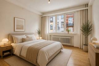 Appartement lumineux situé au premier étage, dans la paisible avenue Broustin. L'immeuble se trouve dans un quartier très calme et verdoyant, ce qui permet de profiter de la nature et d'un parc de jeux. L'appartement se compose d'un salon, d'une cuisine, d'une salle de bains, de toilettes séparées, d'une grande chambre et d'une petite terrasse. Il dispose également d'un débarras en sous-sol. L'appartement est en outre doté d'espaces de rangement pratiques. Les charges mensuelles s'élèvent à 130 € (fonds de roulement + fonds de réserve). Fenêtres déjà remplacées par des fenêtres en PVC. Vous souhaitez obtenir plus d'informations ou organiser une visite ? Envoyez un e-mail à Louis@immoaccenta.be
