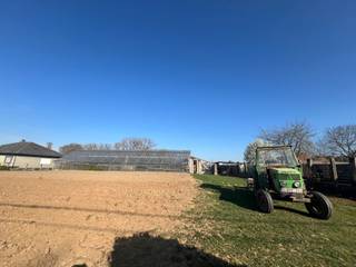 Voor meer info of een bezoek, bel 054 69 39 31 - Op een landelijke locatie te Haaltert bevindt zich deze bouwgrond voor een open bebouwing met...