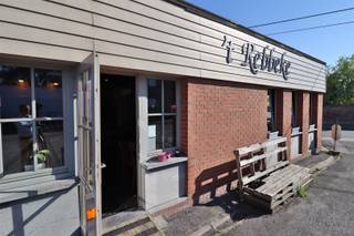 Handelspand, restaurant met keuken, berging en privégedeelte te huur € 1080 + 65 syndic (water)...