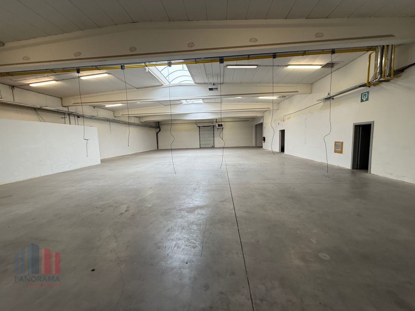 Polyvalent magazijn of werkplaats met moderne kantoren nabij de E40 - foto 4