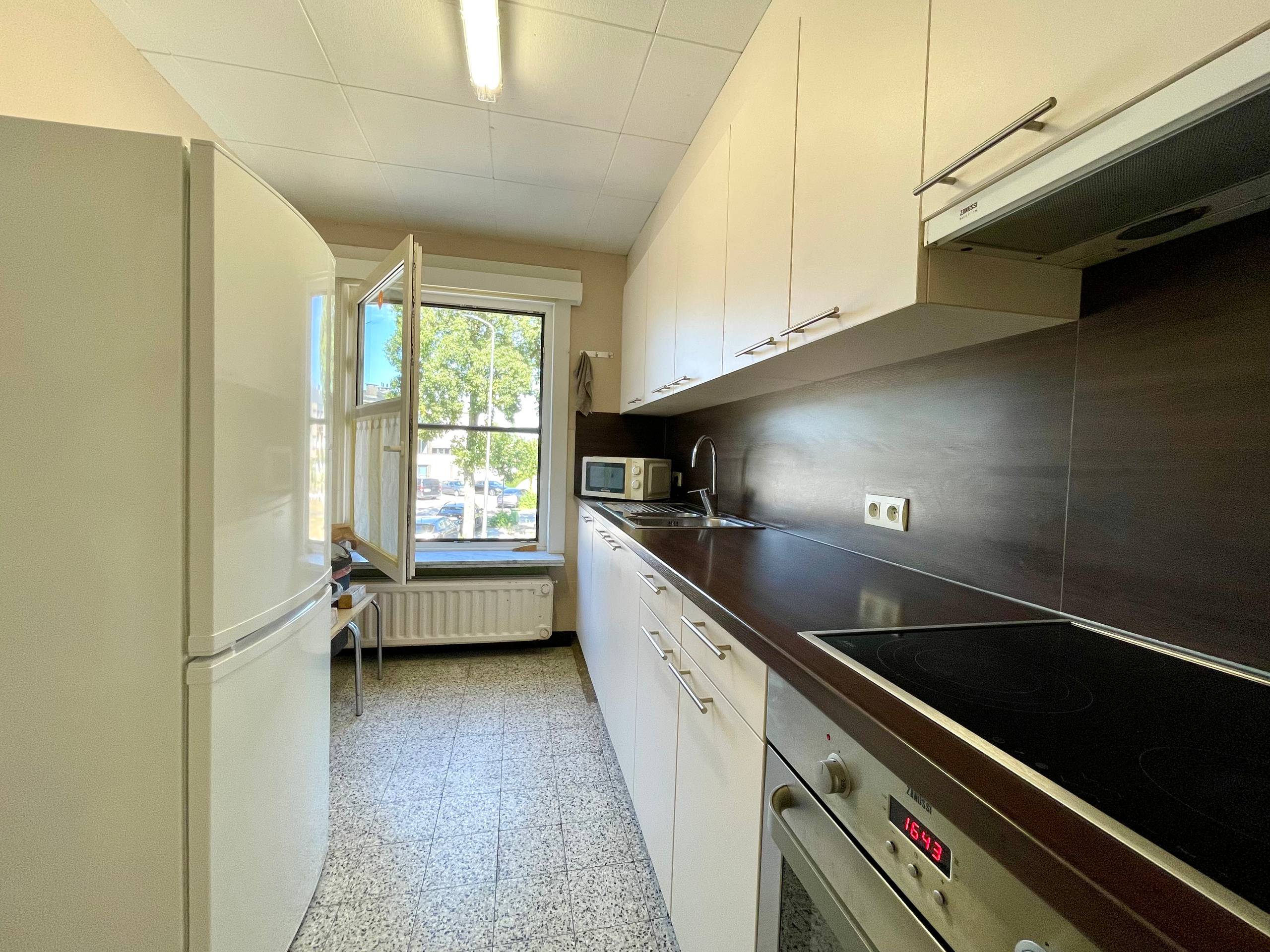 Gerenoveerd appartement met twee slaapkamers en terras - foto 5