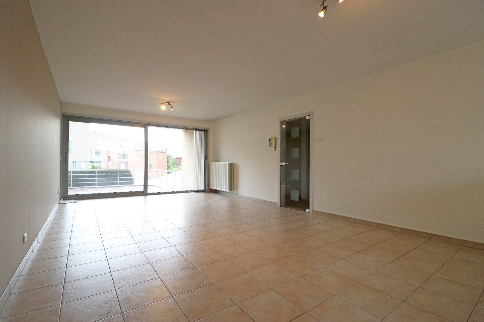 Verzorgd appartement met autostaanplaats - foto 3